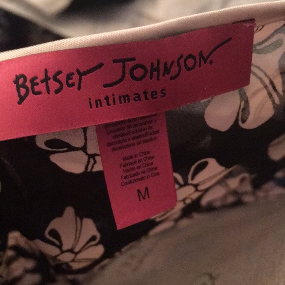 Betsy Johnson Neglige brand new never worn - Picture 4 of 5